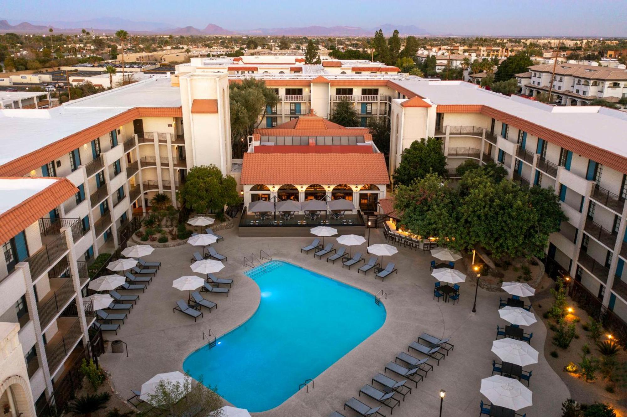 Embassy Suites By Hilton Scottsdale Resort Bagian luar foto